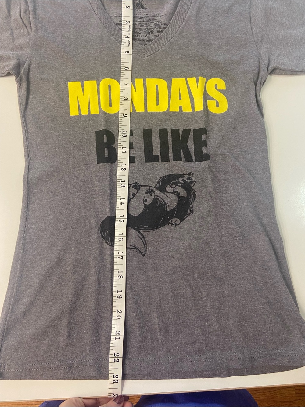 Disney "Mondays Be Like" Funny Gray Cat Character T Shirt never worn women sz XS - Picture 5 of 6